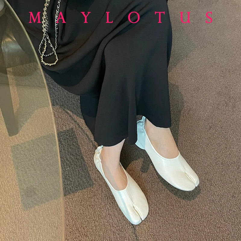 Tabi Shoes Women Slip on Casual Loafers Chunky Heel Shoe Soft Moccasins New Fashion Split Toe Shoes Zapatos De Mujer