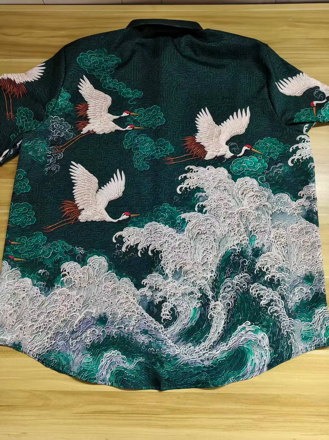 New dark green embossed dark pattern fabric with flying crane and wave printing for men's casual short sleeved shirt