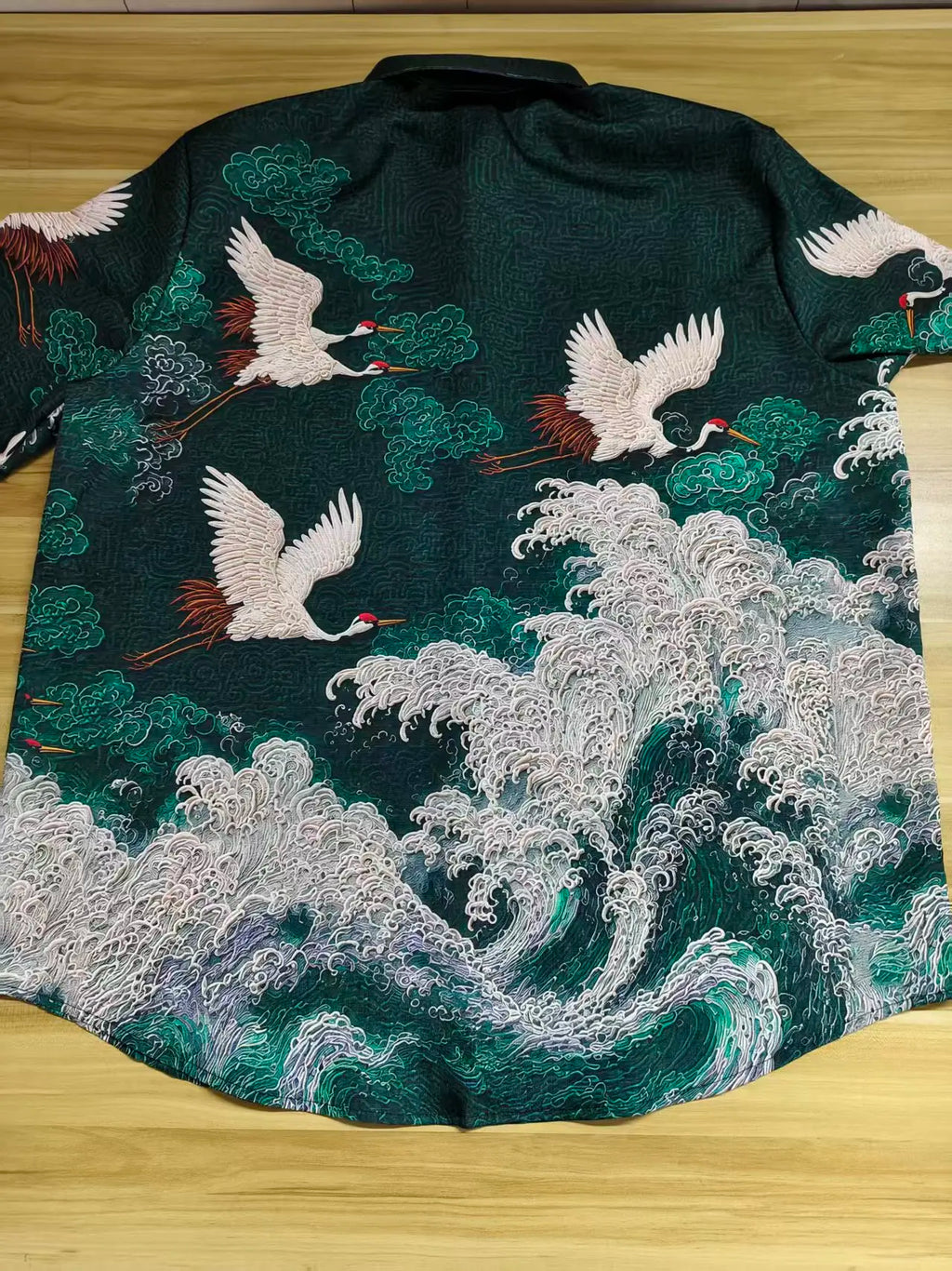 New dark green embossed dark pattern fabric with flying crane and wave printing for men's casual short sleeved shirt