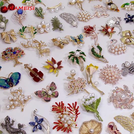 AINAMEISI Vintage Crystal Butterfly Brooch Ladies Large Insect Corsage Fashion Dress Jacket Accessories Cute Jewelry