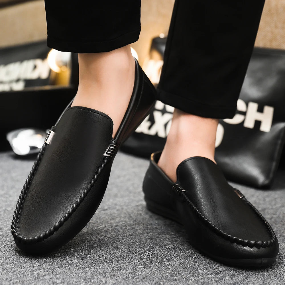 In 2025, the new men's casual soybean shoes are fashionable and versatile, and men's work shoes is black and brown  size 39-46.